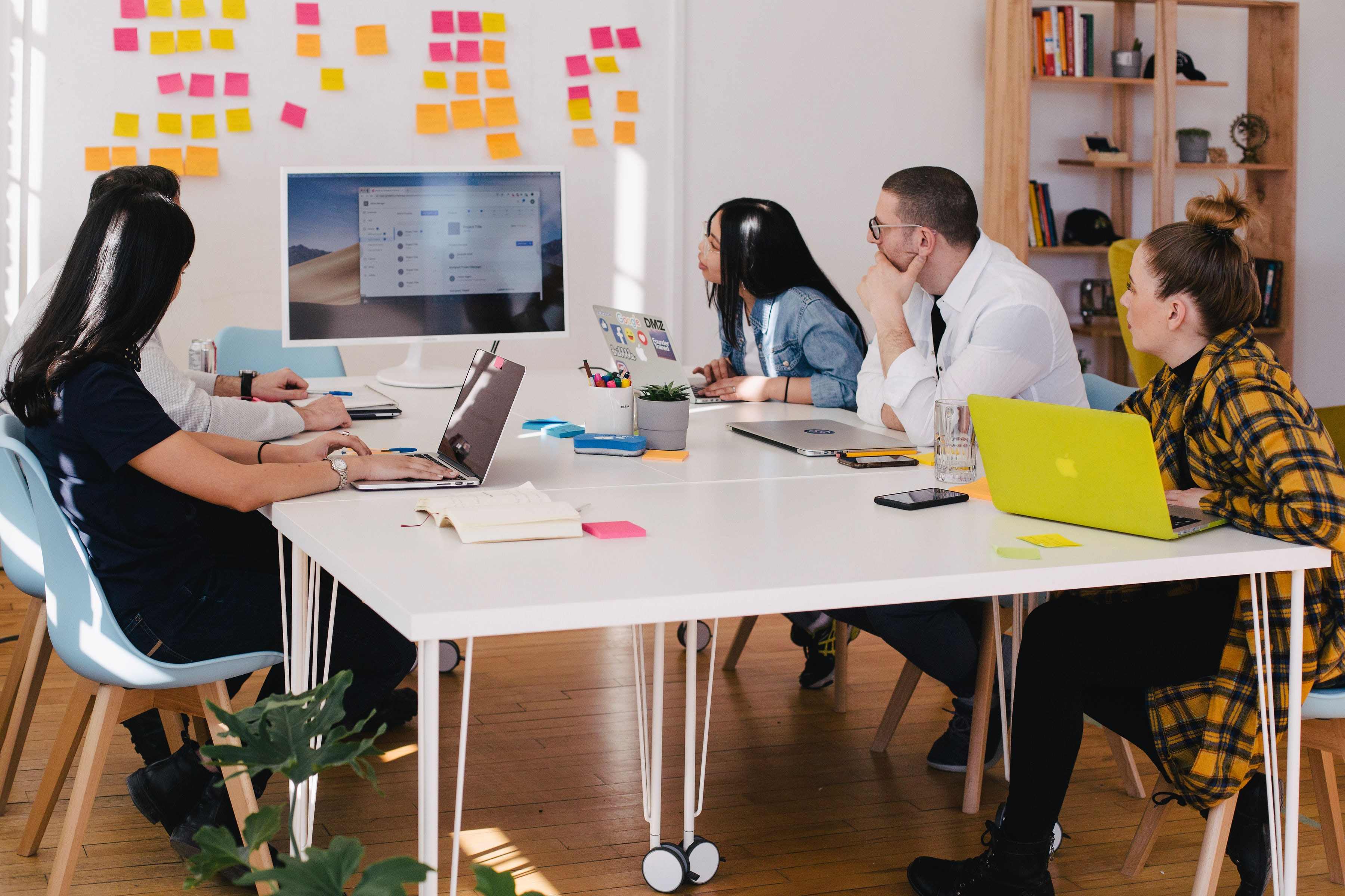 6 Stages of UX Design Process We Follow at ExtraHut