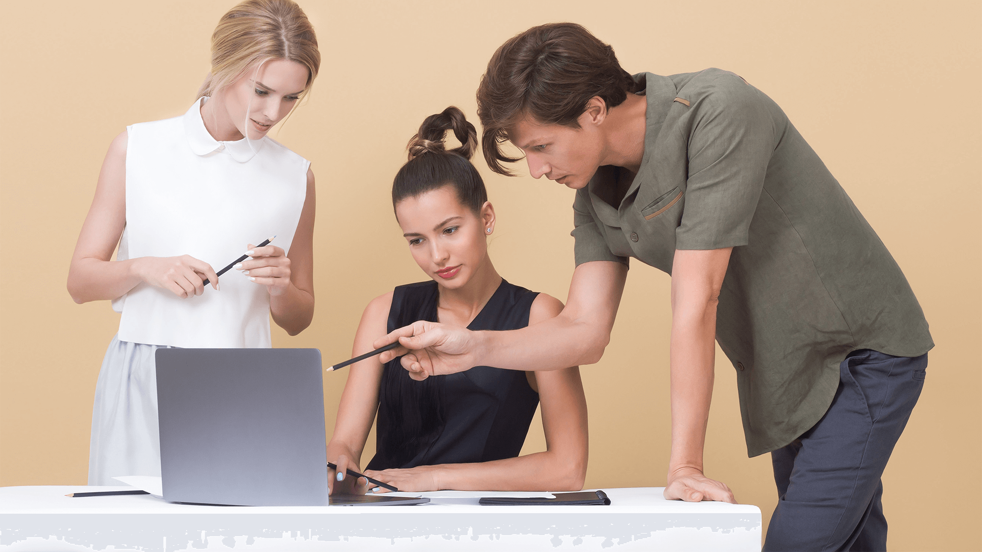 Freelancer vs Design Studio vs Agency: Which one is Better for your Project?